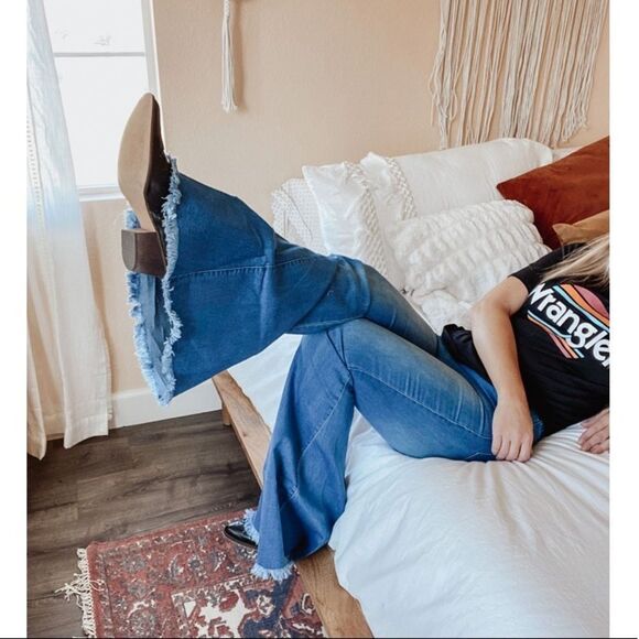 “THE GLORIA” Vintage Vibin’ Frayed Hem Pull On Bells - Picture 1 of 16